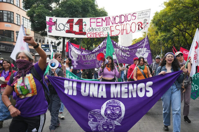 Mulheres marcham na Cidade do México para protestar contra a Yahoo news home