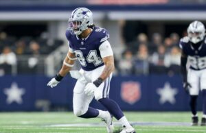 NFL pede a todos os times que façam momento de silêncio por Marshawn Kneeland dos Cowboys no domingo Marshawn Kneeland comemorando com Malik Davis após recuperar um punt bloqueado para um touchdown.