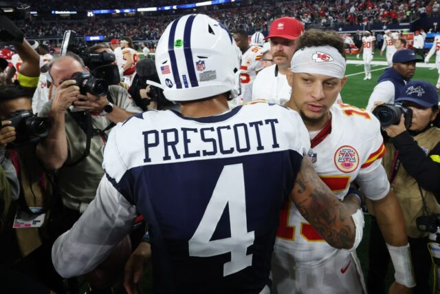 NFL reage ao aperto de mão pós-jogo entre Patrick Mahomes NFL reage ao aperto de mão pós-jogo entre Patrick Mahomes e Dak Prescott