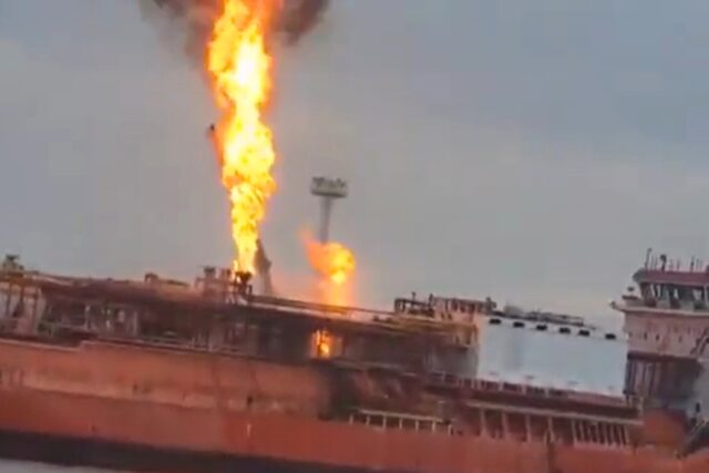 Nação da OTAN evacua residentes após ataque russo a navio
