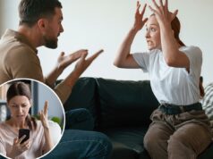 Namorado curioso pede para amigo testar sorrateiramente a lealdade da namorada: ‘Ele ficou sedutor’ Vista lateral de um casal discutindo em um sofá.