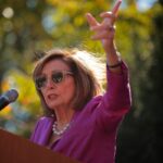 Nancy Pelosi lança ataque violento contra Trump na véspera da eleição