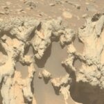 O rover Mars Perseverance da NASA encontrou uma rocha curiosa e de formato incomum na superfície de Marte. A NASA o chamou de 'Phippsaksla' (NASA/JPL-Caltech/ASU)
