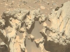 Não é deste mundo: mistério enquanto a NASA descobre rocha alienígena ‘esculpida’ na superfície de Marte O rover Mars Perseverance da NASA encontrou uma rocha curiosa e de formato incomum na superfície de Marte. A NASA o chamou de 'Phippsaksla' (NASA/JPL-Caltech/ASU)