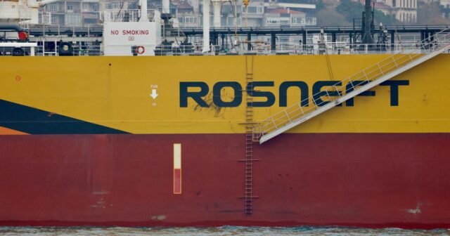 'Navios paralelos' da Rússia usam bandeiras falsas para contornar sanções, diz relatório
