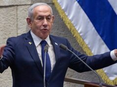 Netanyahu, de Israel, busca perdão para encerrar seu longo julgamento por corrupção. Ele vai conseguir um? O acionista da Bezeq Telecom, Saul Elovitch, chega ao tribunal de magistrados em Tel Aviv, Israel, em fevereiro de 2018.
