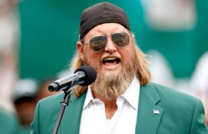 New York Jets homenageia Nick Mangold com decorações de estádio e homenagens antes do jogo GettyImages-1427314382 Nick Mangold 2022