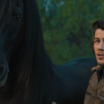 Nick Jonas e Danny DeVito retornando para 'Jumanji 3' na Columbia Pictures