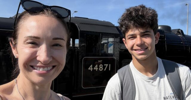 Renee Jones e seu filho, Noah Jones, de 15 anos.