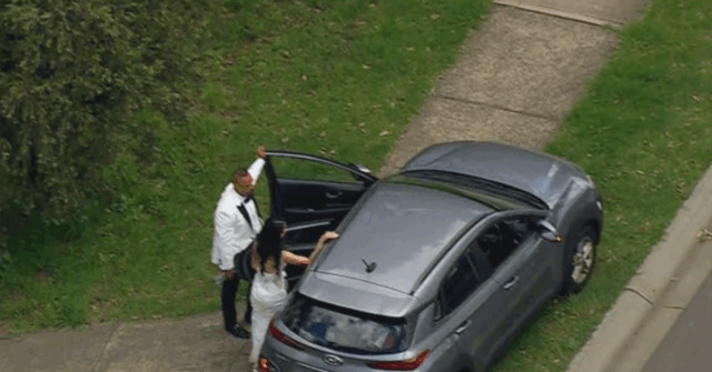 Noivos apanhados em acidente de carro em casamento no nordeste de Melbourne
