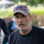 Nolte: Jon Stewart renova contrato para fornecer classificações ruins até 2026