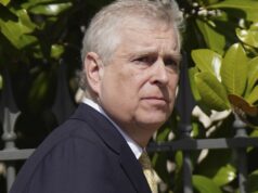 Nome do ex-príncipe muda novamente após decreto real encontrado O príncipe Andrew da Grã-Bretanha parte após participar do serviço de matinas de Páscoa na Capela de São Jorge no Castelo de Windsor em Windsor, Inglaterra, domingo, 9 de abril de 2023. (Yui Mok/Pool via AP)