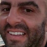 Nomeado herói trabalhador do trem que salvou passageiros durante ataque de esfaqueamento em massa