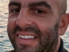 Nomeado herói trabalhador do trem que salvou passageiros durante ataque de esfaqueamento em massa Nomeado herói trabalhador do trem que salvou passageiros durante ataque de esfaqueamento em massa