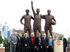 Norman Whiteside conta aos fãs do Man Utd como era George Best fora das câmeras e viu a mesma coisa que Sir Alex Ferguson O ex-jogador de futebol do Manchester United George Best mostra ao ex-técnico Sir Matt Busby seu prêmio de Jogador Europeu do Ano em Old Trafford em 1969.