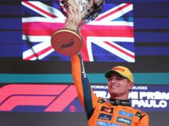 Norris vence GP do Brasil e amplia liderança do campeonato de F1 sobre Piastri Lando Norris e Oscar Piastri em ação.
