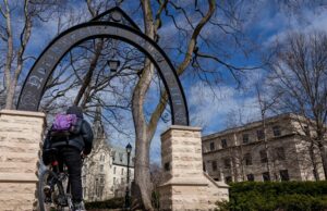 Northwestern University concorda em pagar US$ 75 milhões como parte do acordo com a administração Trump que restaura fundos congelados Yahoo news home