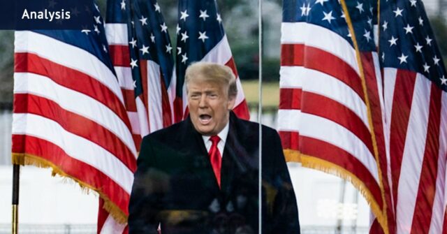 Apoiadores de Trump dentro do Capitólio dos EUA em 6 de janeiro de 2021.