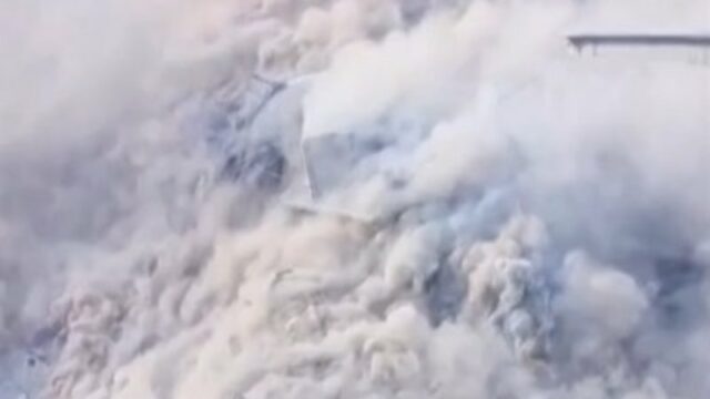 Nova ponte desaba espetacularmente na China
