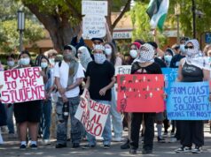 Novas matrículas de estudantes internacionais caíram nas faculdades neste outono, segundo relatório Novas matrículas de estudantes internacionais caíram nas faculdades neste outono, segundo relatório