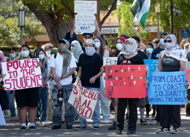 Novas matrículas de estudantes internacionais caíram nas faculdades neste outono, Novas matrículas de estudantes internacionais caíram nas faculdades neste outono, segundo relatório