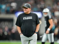 Novos detalhes surgem sobre a demissão dos Raiders de Chip Kelly: playcalls de ‘Botching’ O coordenador ofensivo Chip Kelly do Las Vegas Raiders entra em campo antes de um jogo contra o Jacksonville Jaguars no Allegiant Stadium em 2 de novembro de 2025 em Las Vegas, Nevada.