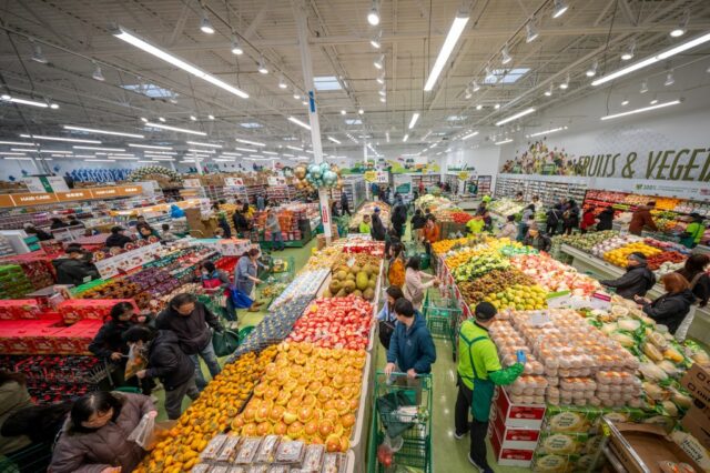 Novos supermercados asiáticos do Canadá serão inaugurados em Millbrae, SF, Um novo supermercado chamado T&T Supermarket, administrado pela maior rede de supermercados asiática do Canadá, está programado para abrir no inverno de 2026 em Millbrae, Califórnia. (Supermercado T&T/Grupo CNW)