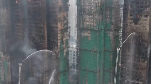 Número de mortos em incêndio em Hong Kong aumenta Número de mortos em incêndio em Hong Kong aumenta