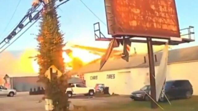 Número de mortos sobe para pelo menos 12 em acidente Número de mortos sobe para pelo menos 12 em acidente de avião em Louisville