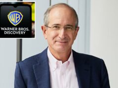 O CEO da Comcast, Brian Roberts, viaja para a Arábia Saudita enquanto explora uma oferta pela Warner Bros. Brian L. Roberts, CEO da Comcast Corporation, sorrindo.