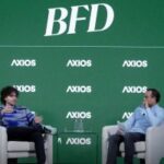 Shane Coplan e Dan Primack conversando. O CEO da Polymarket, Shane Coplan, classificou as apostas esportivas tradicionais como uma “farsa” em um recente evento de mídia