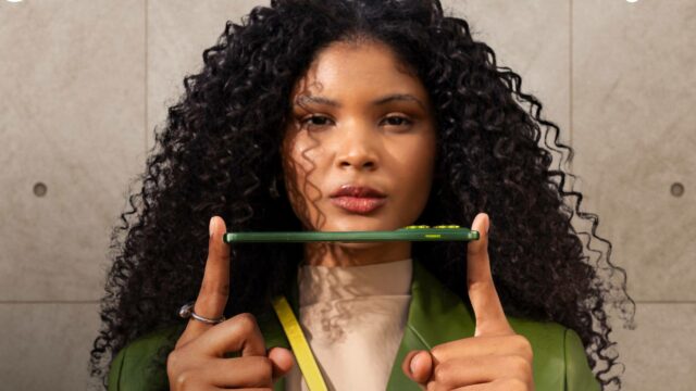 O Edge 70 da Motorola é o telefone fino e Uma imagem de imprensa do Motorola Edge 70