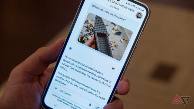 O ícone do Mensagens do Google na tela inicial de um Samsung Galaxy S23+.