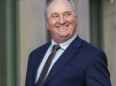 O MP Maverick Barnaby Joyce deixa o Nats com ‘coração pesado’ para sentar no banco cruzado O MP Maverick Barnaby Joyce deixa o Nats com 'coração pesado' para sentar no banco cruzado