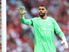 O Man United ameaçou o Arsenal e David Raya de uma forma que nenhum outro time da Premier League poderia ícone de correio