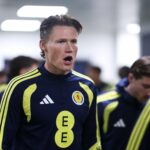 Assan Ouedraogo correndo com a bola para o RB Leipzig.