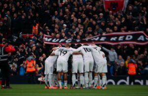 O Manchester United confirmou o XI inicial para enfrentar o Crystal Palace após a decisão de Lisandro Martinez ser tomada Senne Lammens jogando contra o Everton