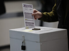 O Partido Republicano do Texas com cérebro de ervilha quer contar cédulas manualmente ARQUIVO - Máquinas de votação ocupam espaço para votação antecipada na State Farm Arena, 12 de outubro de 2020, em Atlanta. (Foto AP / Brynn Anderson, arquivo)