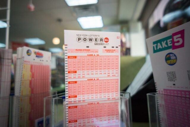 O Powerball Jackpot atinge incríveis US$ 719 milhões – é Ingressos para a Powerball