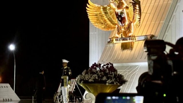 O Presidente Prabowo convida a nação a não esquecer os serviços dos heróis ao liderar a cerimônia no TMP Kalibata
