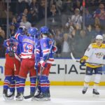 O Rangers finalmente conseguiu uma sequência sem vitórias em casa para começar a temporada com uma explosão ofensiva contra os Predators