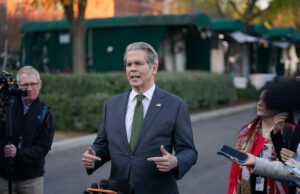 O Tesouro planeja alterar a elegibilidade do crédito fiscal em uma medida que os críticos dizem que prejudicará os contribuintes imigrantes Yahoo news home