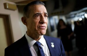 O acordo Netflix-Warner Bros. levantaria preocupações antitruste e ‘minaria oportunidades’ para criativos, afirma o representante do Partido Republicano O acordo Netflix-Warner Bros. levantaria preocupações antitruste e 'minaria oportunidades' para criativos, afirma o representante do Partido Republicano