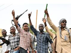 O administrador de Trump intensifica o esforço de paz no Sudão enquanto a guerra civil deixa dezenas de milhares de mortos O administrador de Trump intensifica o esforço de paz no Sudão enquanto a guerra civil deixa dezenas de milhares de mortos