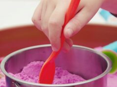 O amianto foi encontrado na areia colorida das crianças. Qual é o risco para as crianças? areia colorida infantil