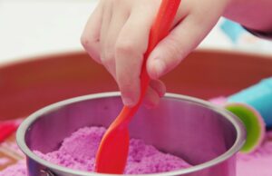 O amianto foi encontrado na areia colorida das crianças. Qual é o risco para as crianças? areia colorida infantil