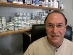 O arquiteto BALCO Victor Conte perde a batalha contra o câncer aos 75 anos Victor Conte, à esquerda, fala com o boxeador de East Bay, Nonito Donaire Jr., campeão peso galo do WBC e WBO, que treina nas proximidades, e endossa os produtos de Conte no escritório de Nutrição Científica para Condicionamento Avançado (SNAC) da Conte em San Carlos, Califórnia, em 4 de março de 2011. (LiPo Ching/Mercury News)