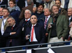 O ás do Man Utd está personificando o risco da filosofia de transferência da Ineos com sua forma nesta temporada Patrick Dorgu, Noussair Mazraoui, Kobbie Mainoo e Ayden Heaven se aquecem antes da partida da Premier League entre Nottingham Forest e Manchester United no City Ground em 2025 em Nottingham, Inglaterra.