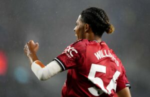 O ‘assustador’ garoto-prodígio marca o primeiro gol profissional para lembrar ao Man Utd que ele pode ser uma futura estrela ícone de correio