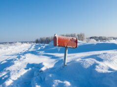 O aumento do uso de eletricidade em data centers corre o risco de apagões durante tempestades de inverno frozen mail box in snow